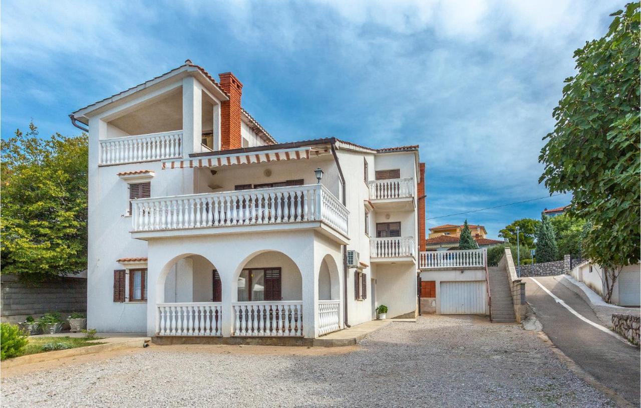 2 Bedroom Beautiful Apartment In Omišalj Extérieur photo